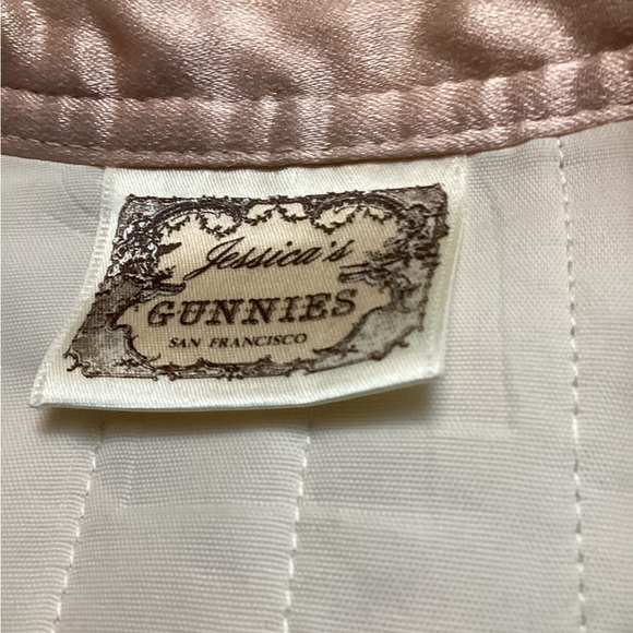 💥PRICE DROP💥 Quilted Bed Jacket - Picture 4 of 4